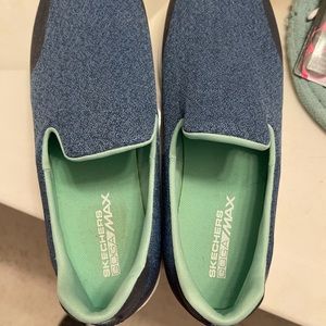 Sketchers slip on sneakers